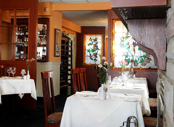 Le Montmartre French Restaurant