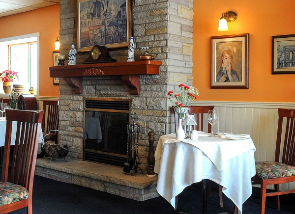 Le Montmartre French Restaurant